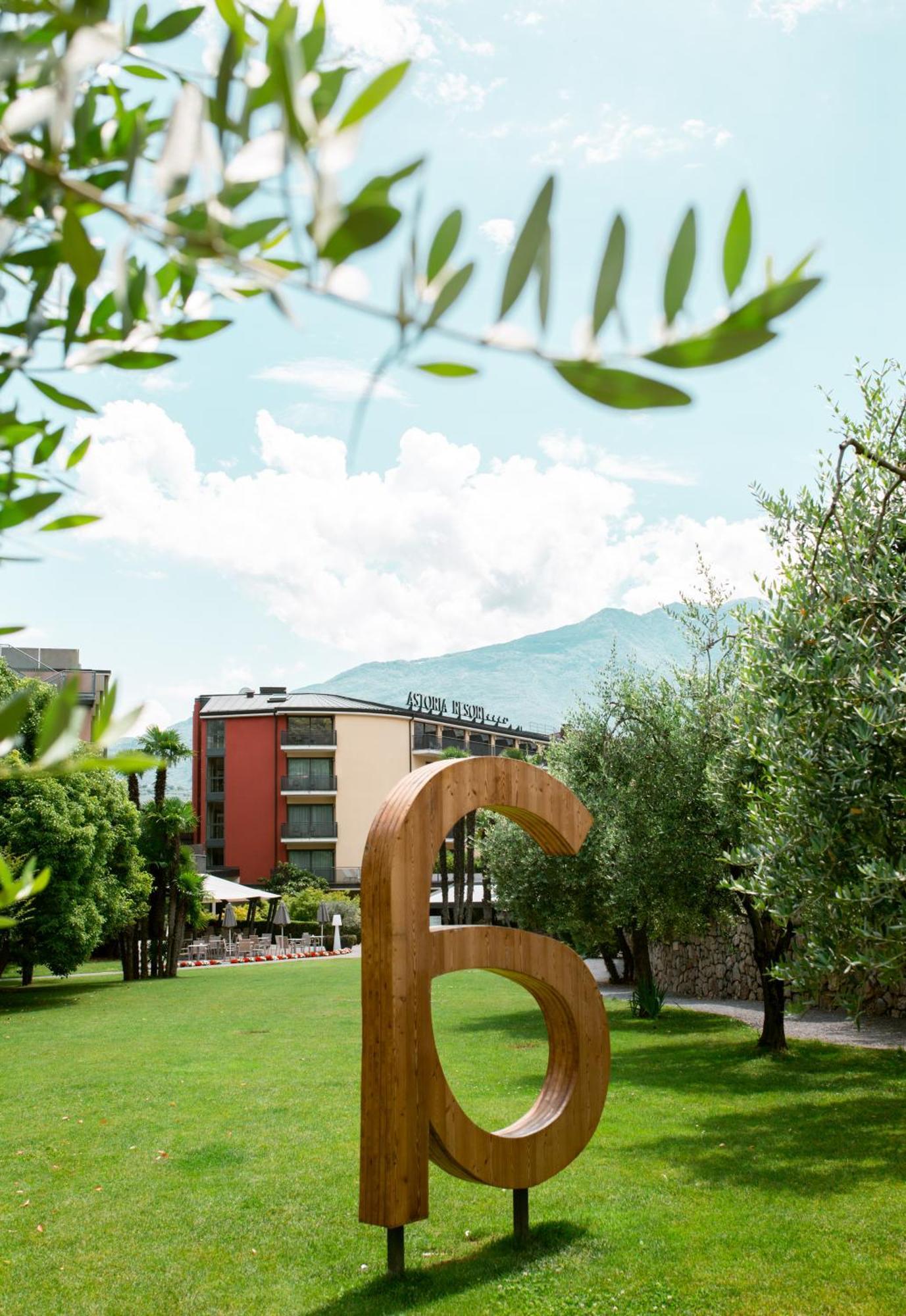 Astoria Resort Riva del Garda Exterior foto